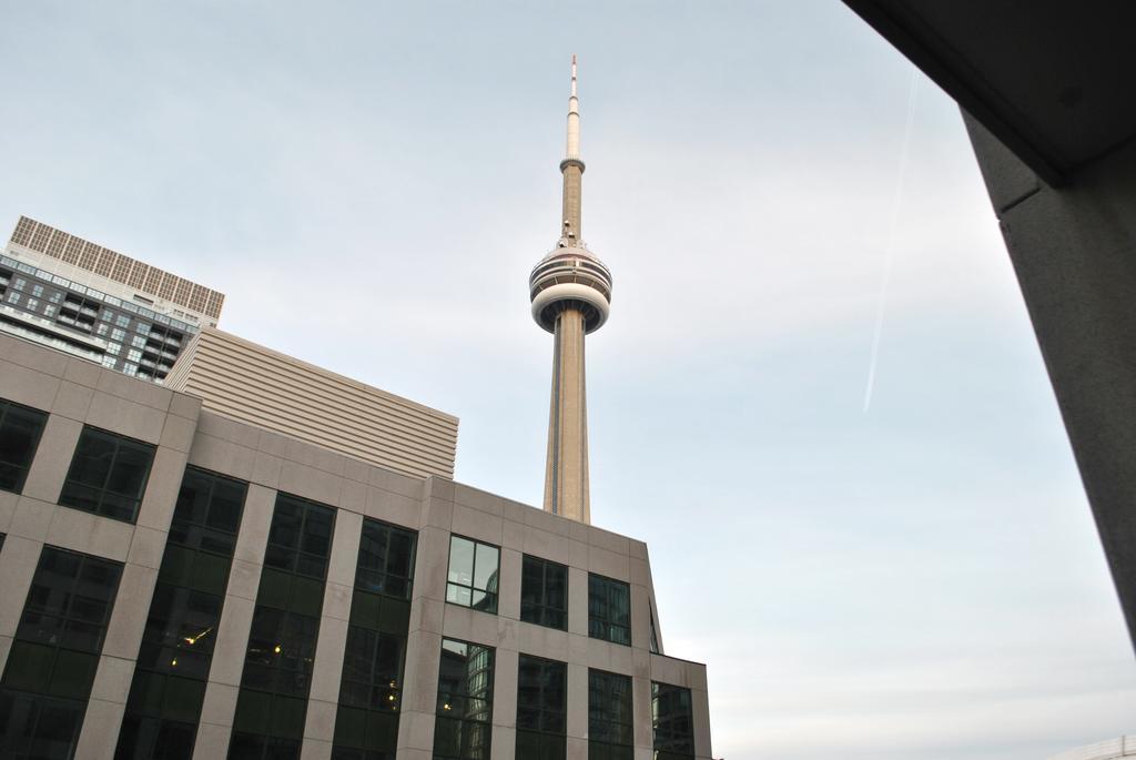 Livingsuites Toronto - 20 Blue Jays Way Exteriör bild