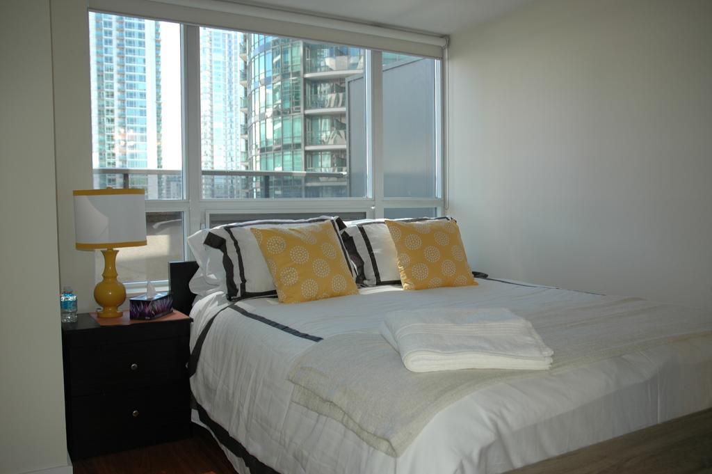 Livingsuites Toronto - 20 Blue Jays Way Exteriör bild
