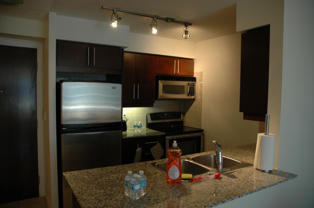 Livingsuites Toronto - 20 Blue Jays Way Exteriör bild